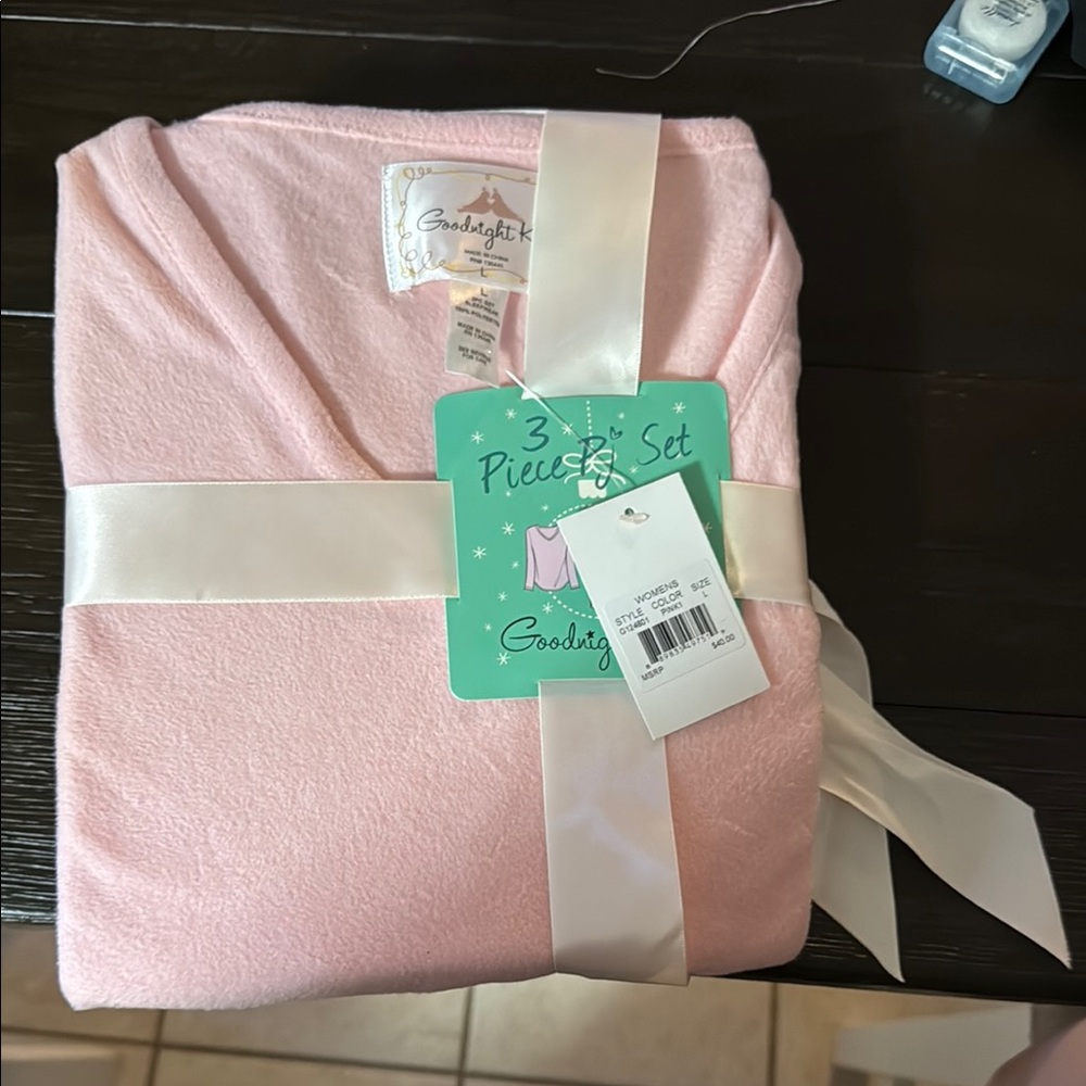 * NEW W/TAGS Goodnight Kiss Pink Pajama Set